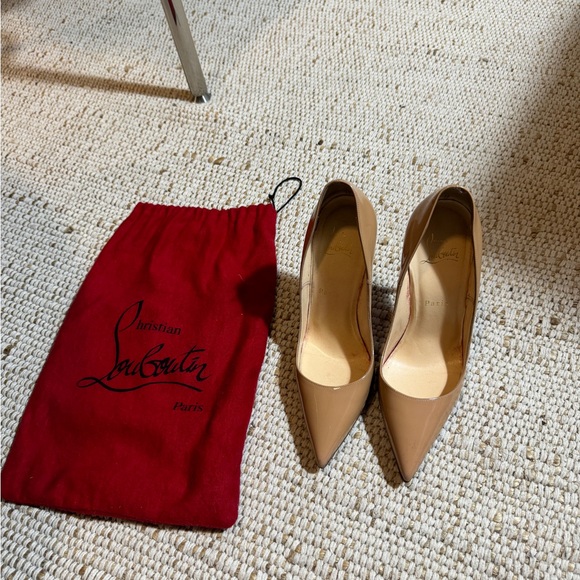 Christain Louboutin Nude So Kate - Picture 3 of 5